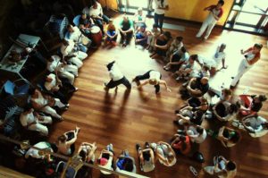 Capoeira: lotta, danza, gioco e divertimento.