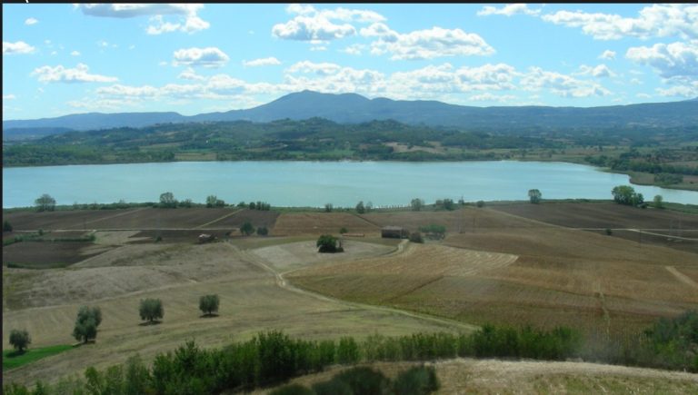 E Chiaro Nella Valle Il Fiume Appare
